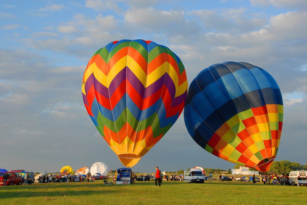 hot-air-ballooning-1818015_1920